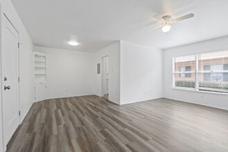 NEWLY RENOVATED APARTMENTS IN PRIME ALAMIT... in Long Beach, CA - Building Photo - Building Photo