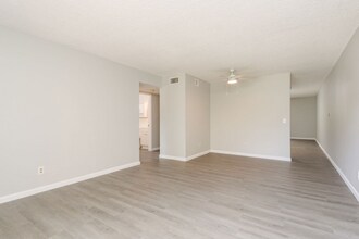 2262 Swedish Dr in Clearwater, FL - Building Photo - Building Photo