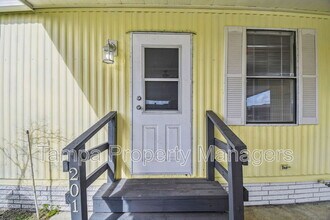 201 Country Ln in Plant City, FL - Building Photo - Building Photo