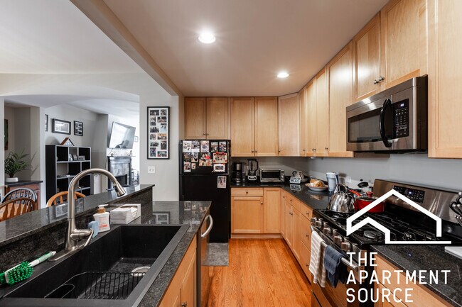 2330 W Huron St, Unit 1E in Chicago, IL - Building Photo - Building Photo