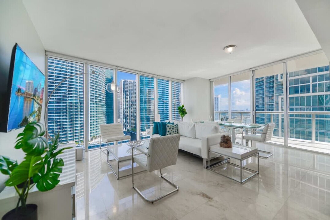 485 Brickell Ave in Miami, FL - Building Photo