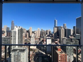 330 W Grand Ave, Unit Jr 2 bed in Chicago, IL - Foto de edificio - Building Photo