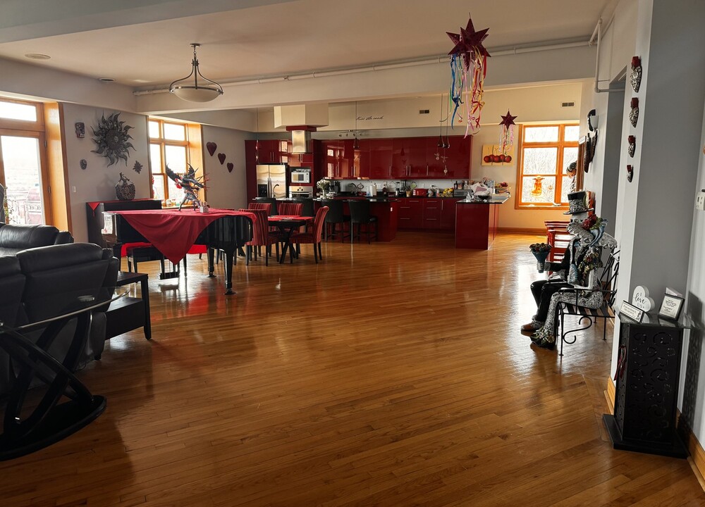 36 W Downer Pl in Aurora, IL - Building Photo
