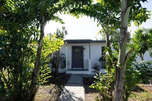 924 NW 11th Ct in Fort Lauderdale, FL - Building Photo