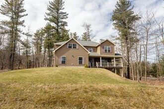 102 Southwoods Dr in Ithaca, NY - Building Photo - Building Photo