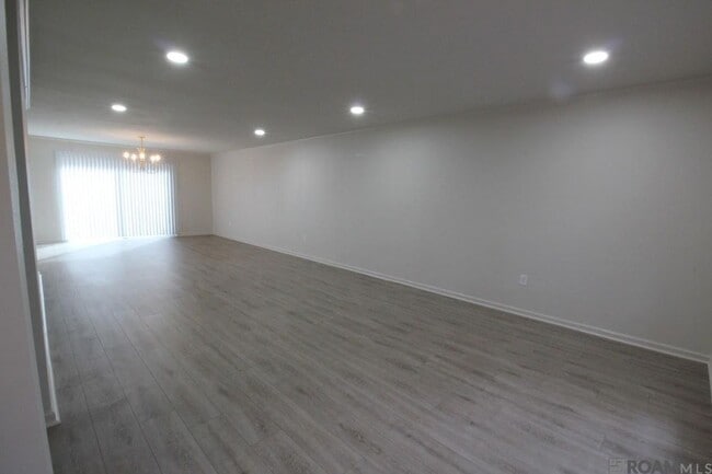 10111 Jefferson Hwy in Baton Rouge, LA - Building Photo - Building Photo