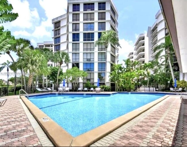 13951 Kendale Lakes Cir, Unit 601A in Miami, FL - Building Photo - Building Photo