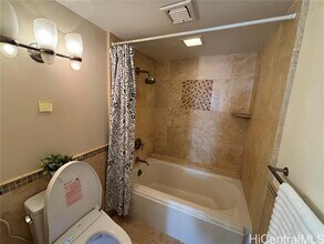 1600 Ala Moana Blvd in Honolulu, HI - Foto de edificio - Building Photo