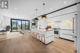 681 Glencairn Ave in Toronto, ON - Building Photo - Building Photo