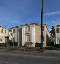 2102 N Vermont Ave in Los Angeles, CA - Building Photo - Building Photo