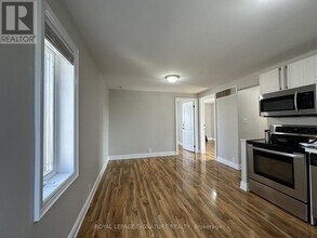 899 Lakeshore Rd E in Mississauga, ON - Building Photo - Building Photo