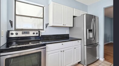 2337 S Fletcher Ave in Fernandina Beach, FL - Building Photo - Building Photo