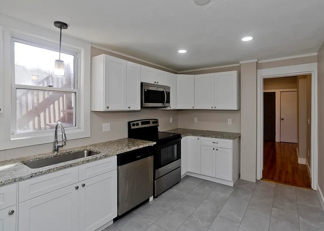 13 Hampden St in Westfield, MA - Building Photo - Building Photo