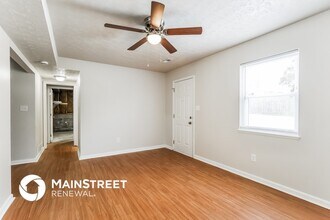 8509 Gainsborough Dr, Unit B201 in Louisville, KY - Foto de edificio - Building Photo