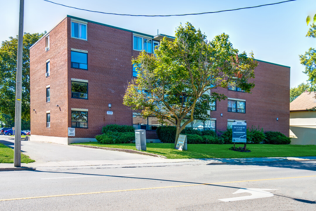 Drummond Place in Niagara Falls, ON - Building Photo