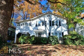 32 Highland Dr NE in Atlanta, GA - Foto de edificio - Building Photo