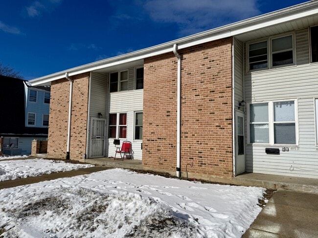 8970 N 95th St in Milwaukee, WI - Building Photo - Building Photo