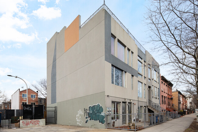 417-421 Pulaski St in Brooklyn, NY - Foto de edificio - Primary Photo