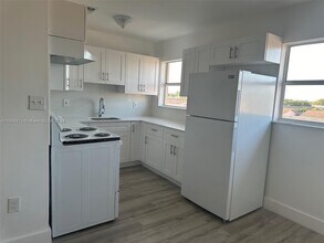 5441 W 24th Ave, Unit 34 in Hialeah, FL - Building Photo - Building Photo