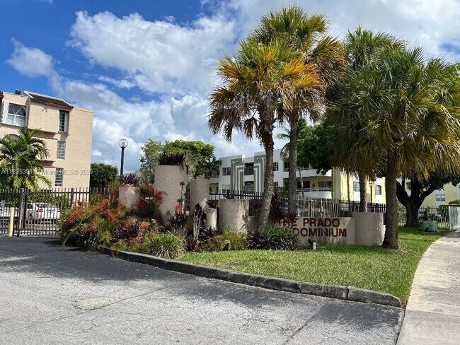 10651 SW 108th Ave in Miami, FL - Building Photo - Building Photo
