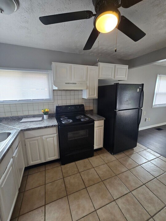 782-784-784 Derrer Rd in Columbus, OH - Building Photo