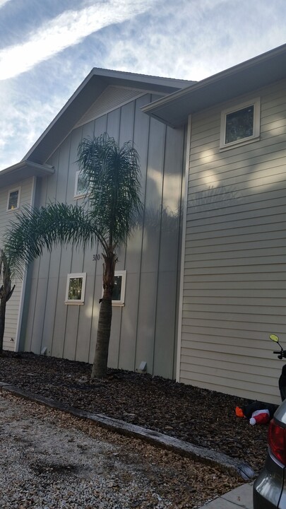 310 NW 14th Dr, Unit 10 in Gainesville, FL - Building Photo