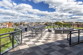 AdMo Heights in Washington, DC - Foto de edificio - Building Photo