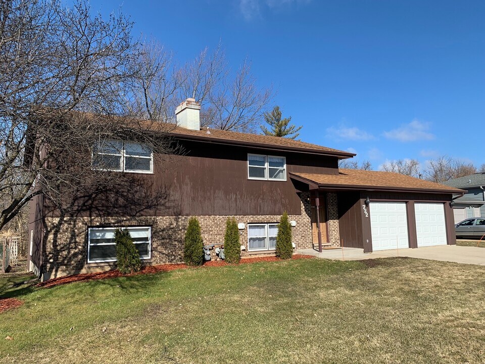 722 McHenry Ave in Crystal Lake, IL - Building Photo