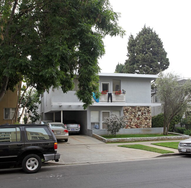 11836 Gorham Ave in Los Angeles, CA - Foto de edificio - Building Photo