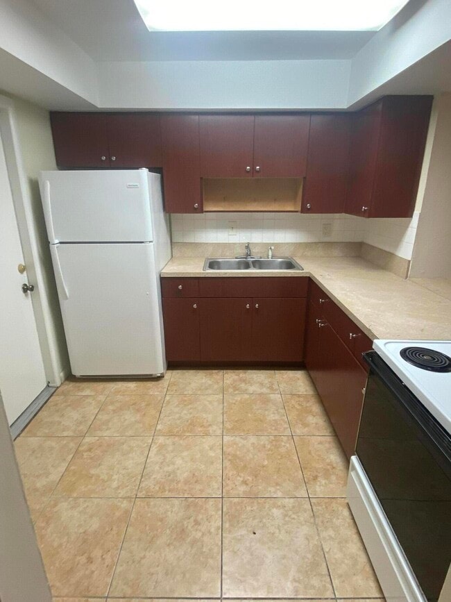 7931 SW 10th St in North Lauderdale, FL - Building Photo - Building Photo