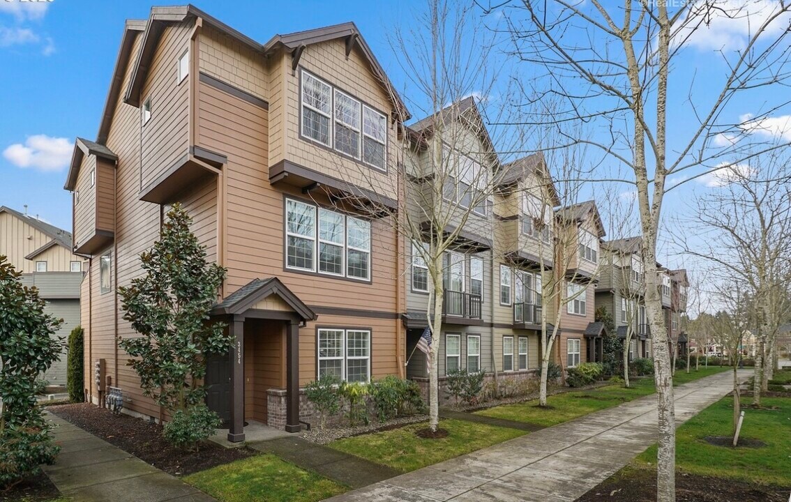 3454 SE Northwood Way in Hillsboro, OR - Building Photo