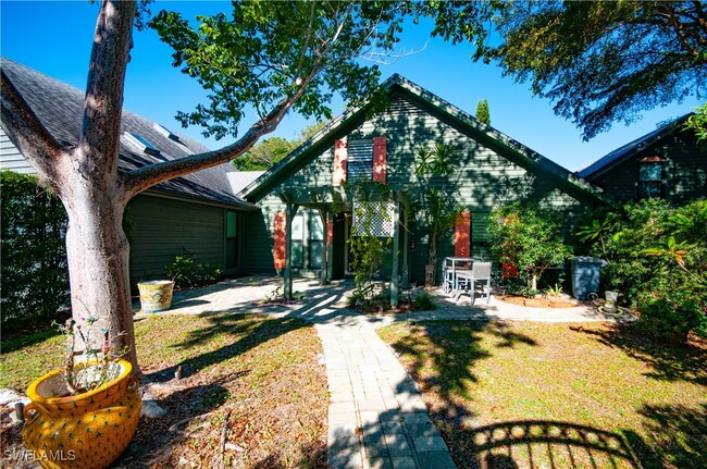 1313 Solana Rd in Naples, FL - Building Photo - Building Photo