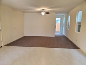 256 Shafer Ave in Merced, CA - Building Photo - Building Photo