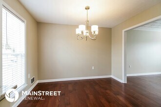 6005 Delilah Ct in Louisville, KY - Building Photo - Building Photo
