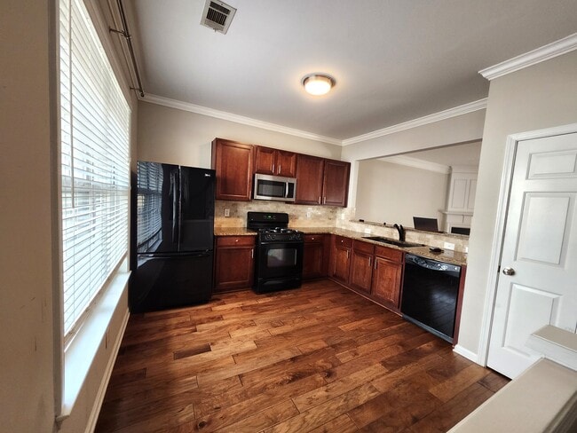 1030 Prestwyck Ct in Alpharetta, GA - Foto de edificio - Building Photo