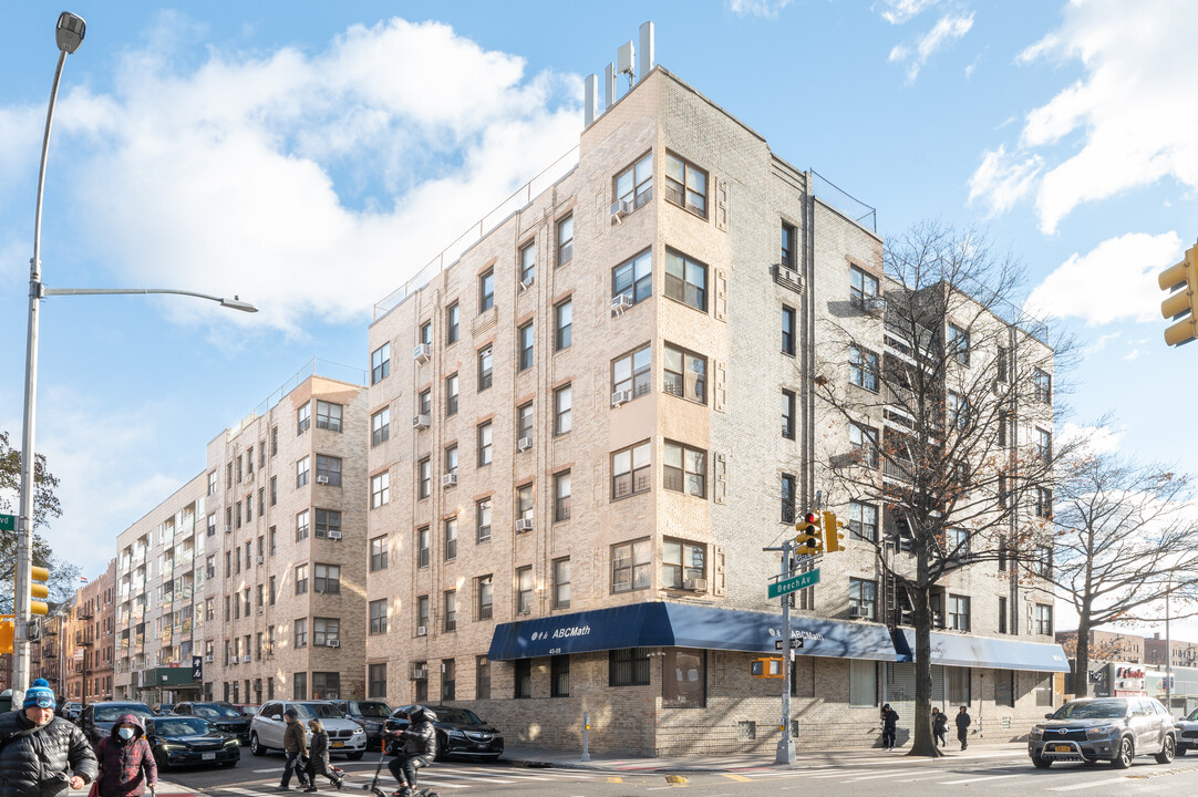 4355 Kissena Blvd in Flushing, NY - Building Photo