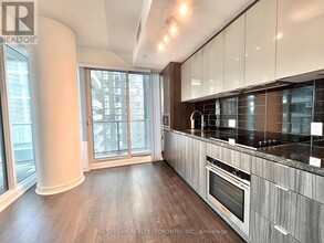 125-2125 Blue Jays Way in Toronto, ON - Building Photo - Building Photo