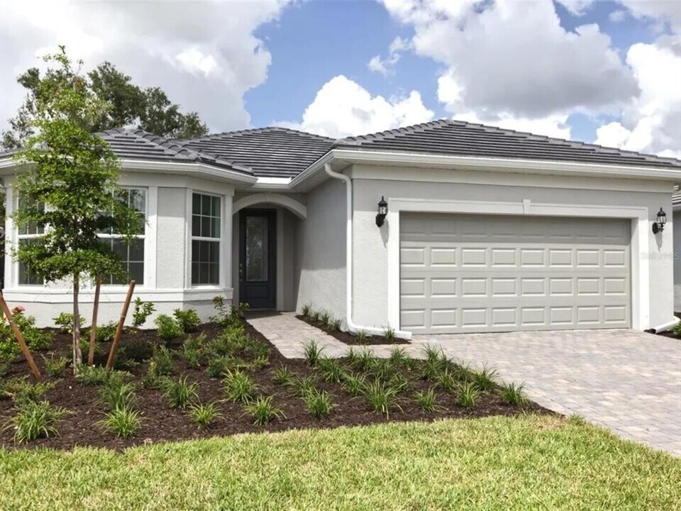 10010 Beachwalk Dr in Englewood, FL - Building Photo