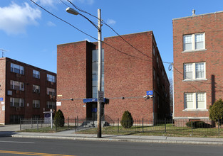 Garden Hill Apartments in Hartford, CT - Building Photo - Building Photo