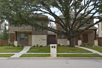 Mammen Park Estates in Irving, TX - Building Photo - Building Photo