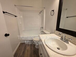 14605 Burbank Blvd in Los Angeles, CA - Building Photo - Building Photo