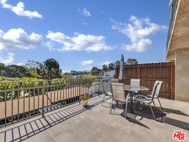 property at 6441 Kanan Dume Rd
