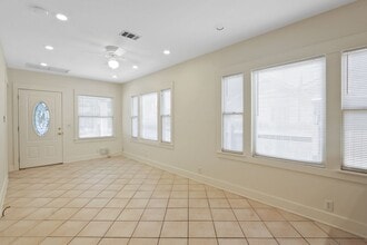 2723 E 8th St in Long Beach, CA - Building Photo - Building Photo