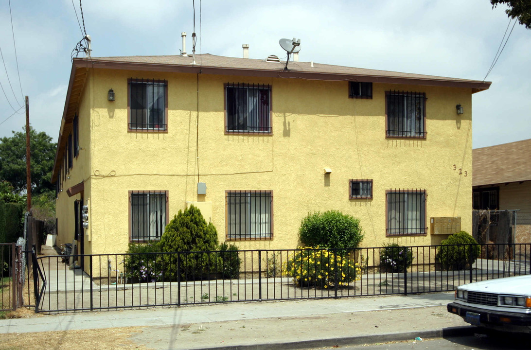 Courthouse Apartments in Compton, CA - Foto de edificio