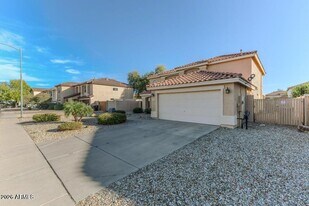 10617 W Daley Ln in Peoria, AZ - Building Photo