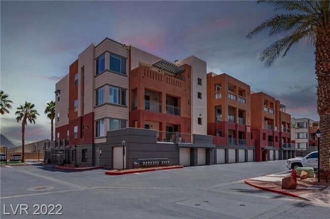 83 E Agate Ave