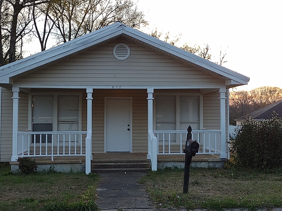 612 Mitchell St in Headland, AL - Building Photo