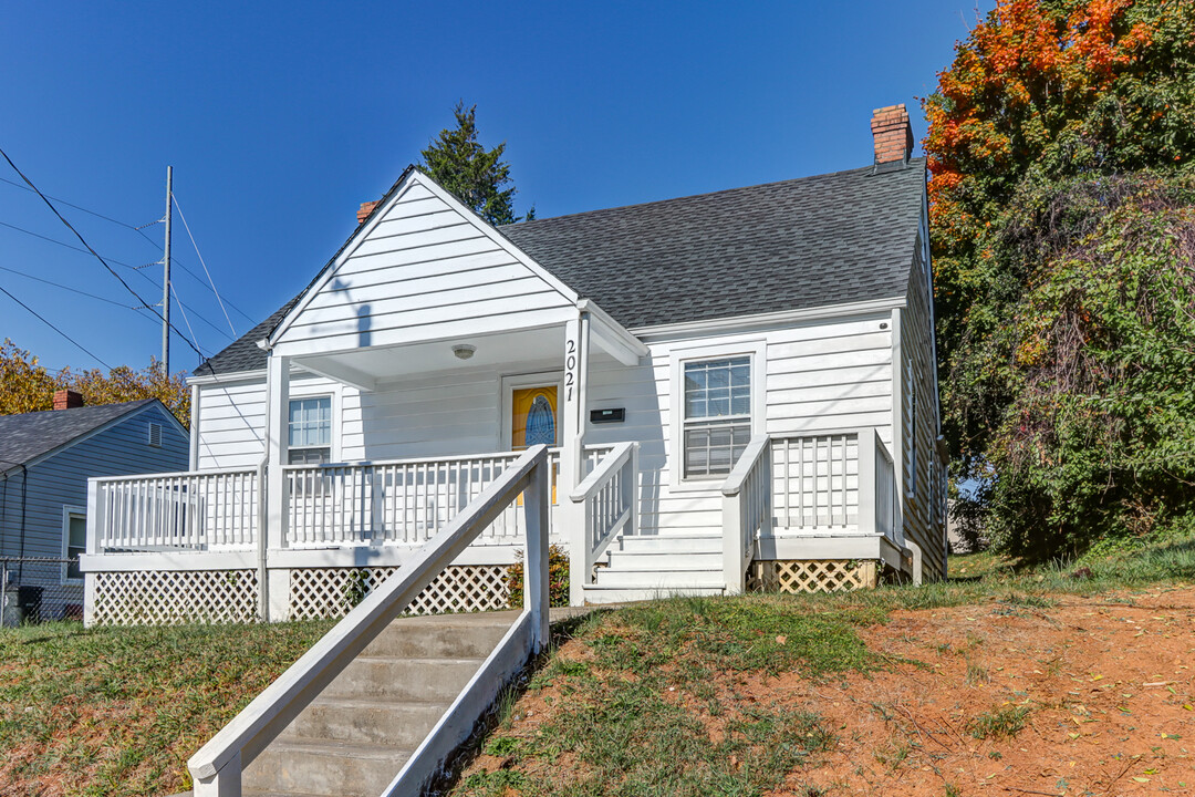 2021 Rose Ln in Lynchburg, VA - Building Photo