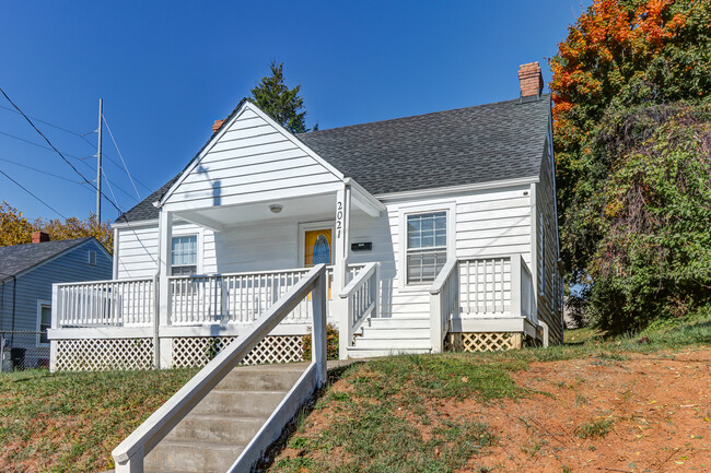 property at 2021 Rose Ln