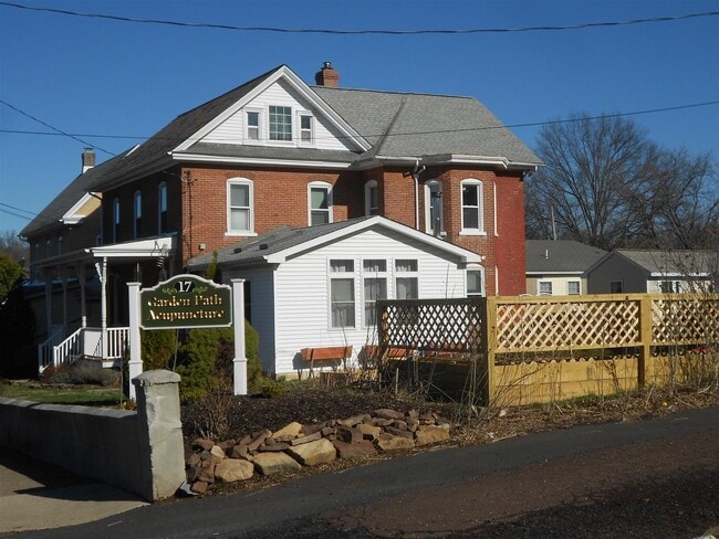 19 N 2nd St